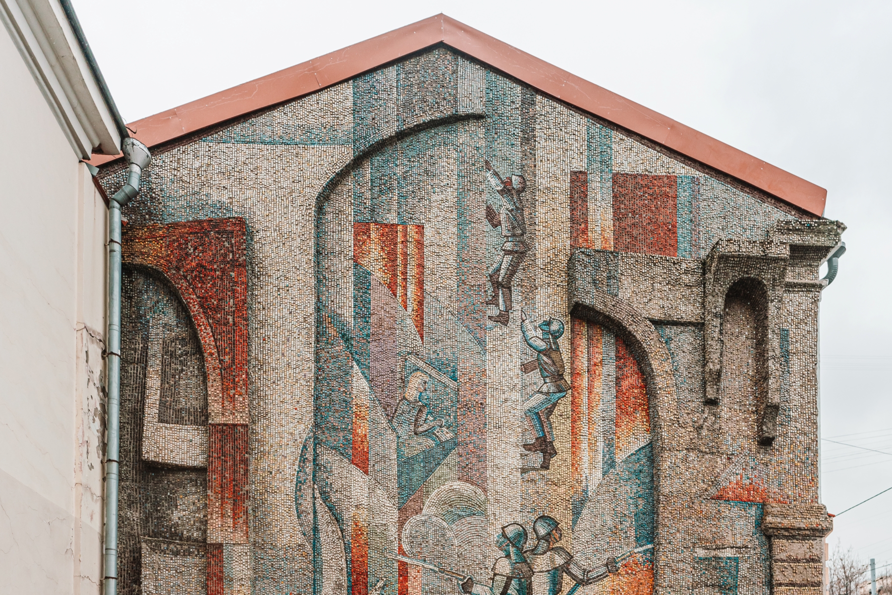 The Architecture–Mosaic Connection: Why Building Design Matters