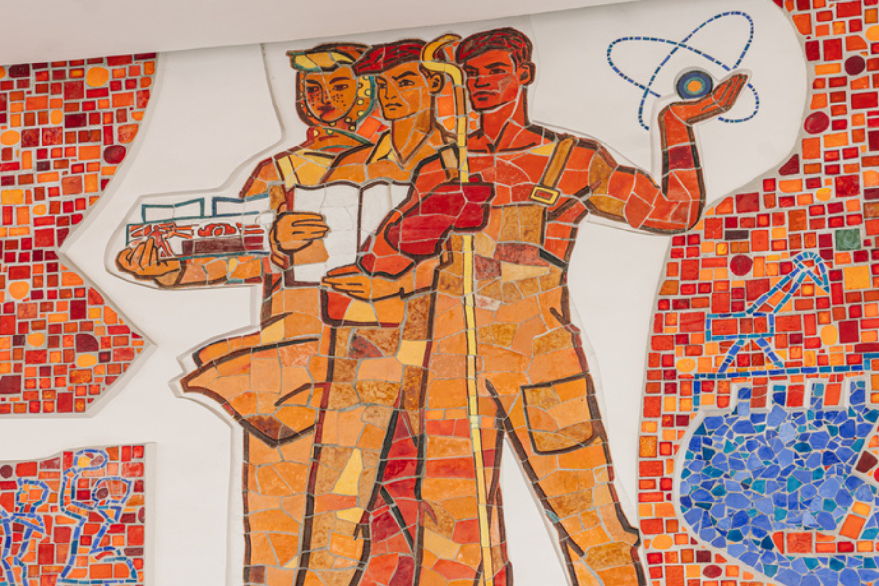 Werkzeuge des Handwerks: Wie slawische Mosaikkunsthandwerker damals und heute arbeiteten